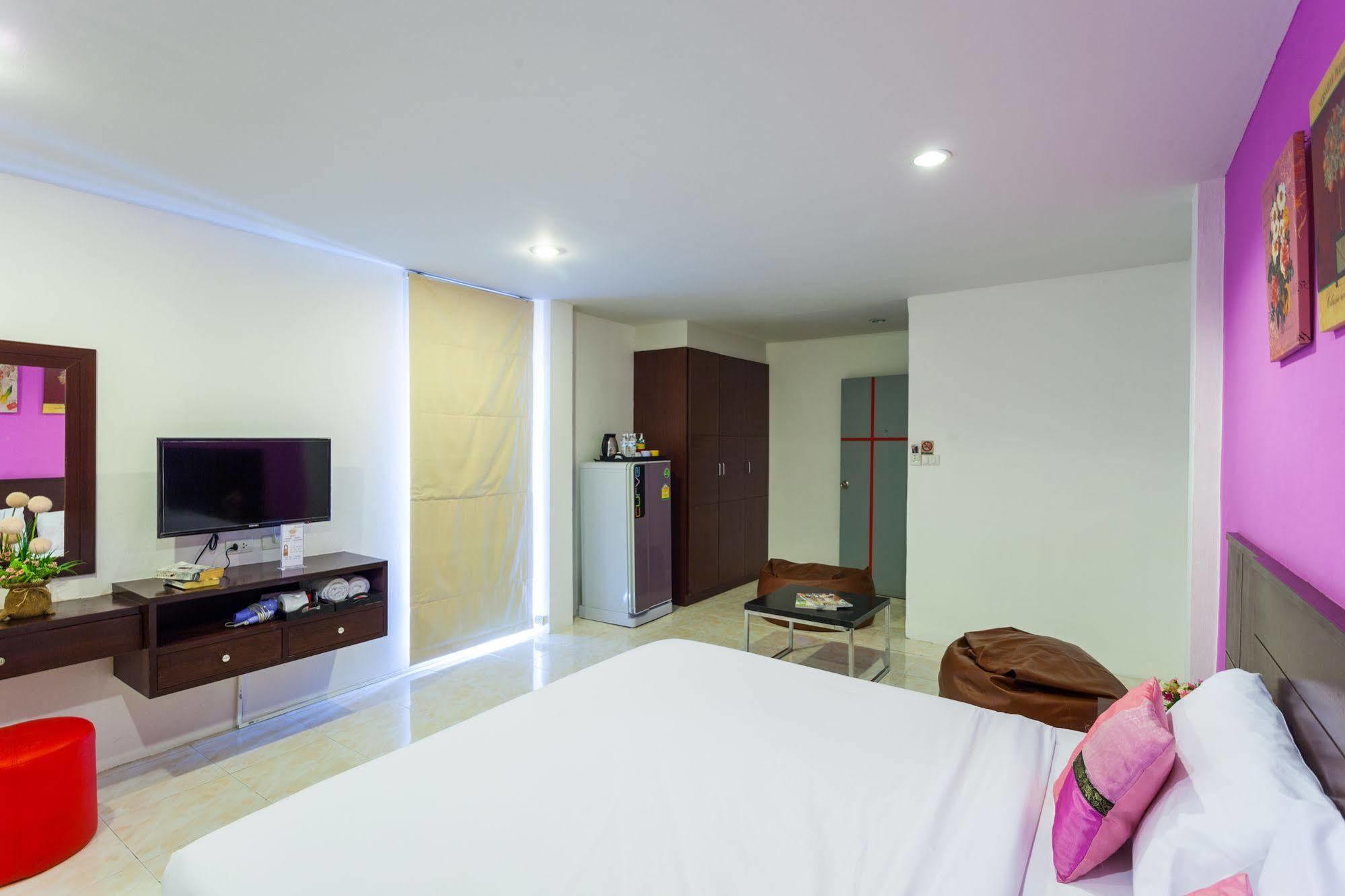 Islanda Boutique Hotel Patong Extérieur photo