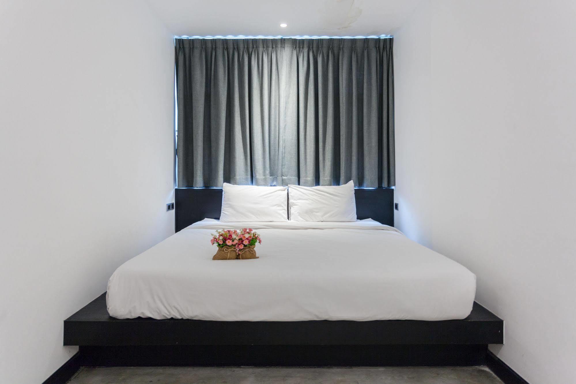 Islanda Boutique Hotel Patong Extérieur photo